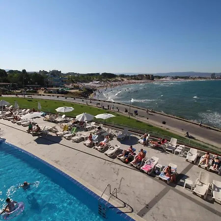 Paradiso 'в' 201 One Bedroom Апартаменты *
