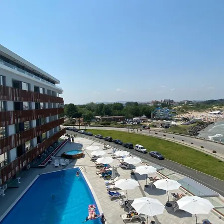 Paradiso 'в' 201 One Bedroom Апартаменты