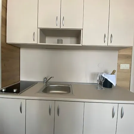 Paradiso 'в' 201 One Bedroom Апартаменты