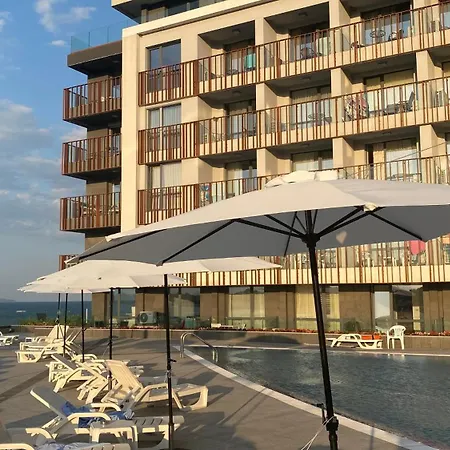 Paradiso 'в' 201 One Bedroom Апартаменты *