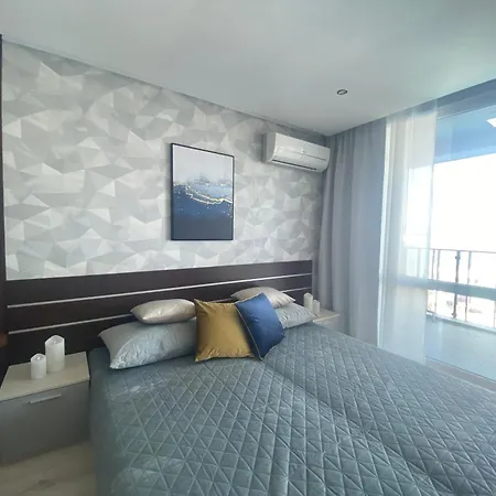 Paradiso 'в' 201 One Bedroom Апартаменты