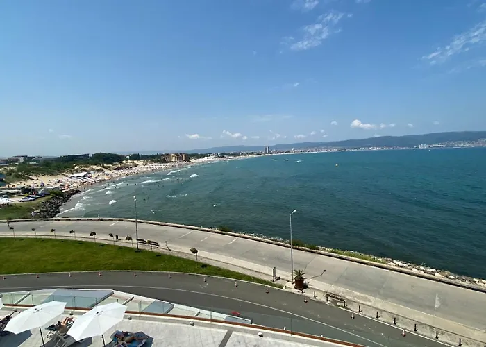 Paradiso 'в' 201 One Bedroom Апартаменты