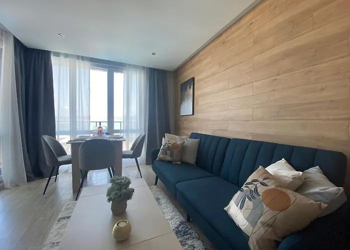 Paradiso 'в' 201 One Bedroom Апартаменты *